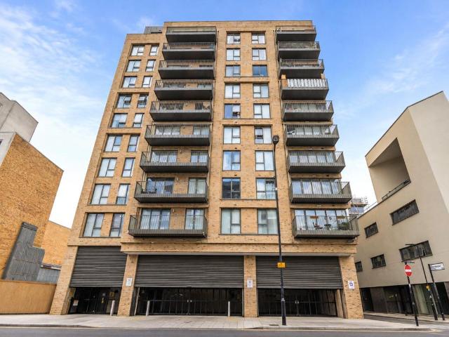 Flat for sale in West Ealing, Greater London