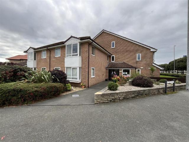 Flat for sale in Llandudno, Wales