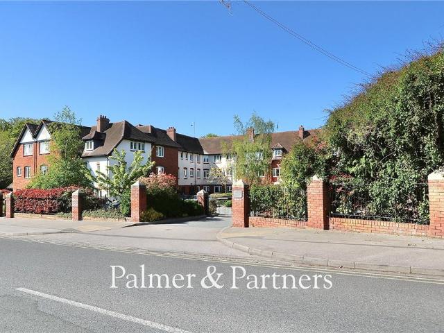 Flat for sale in Key Street, Suffolk