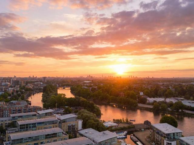 Flat for sale in London Borough of Hounslow, Greater London