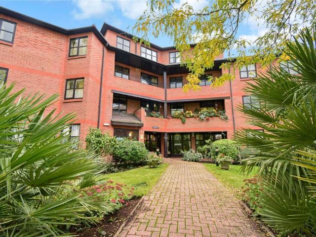 Flat for sale in Kenton, Greater London