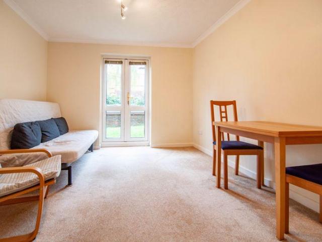 Flat for sale in Redcliffe, Feckenham
