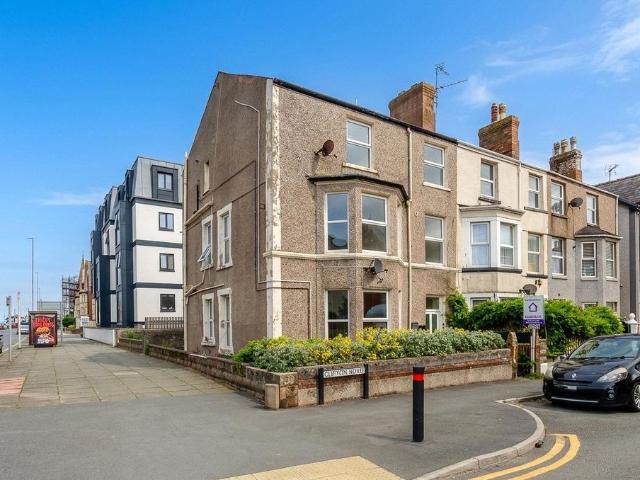 Flat for sale in Llandudno, Wales