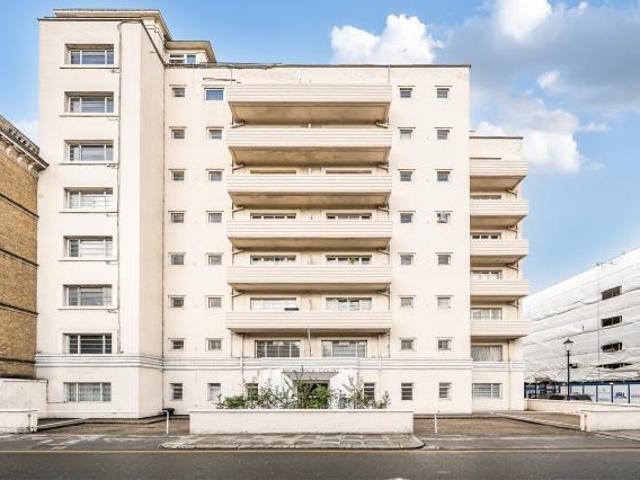 Flat for sale in Kensington, Greater London