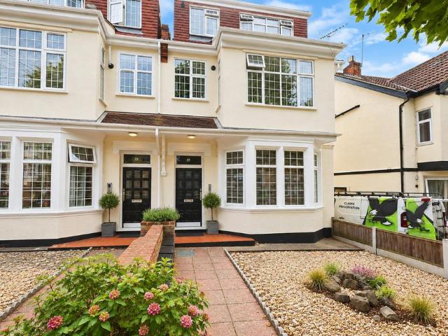Flat for sale in Westcliff-on-Sea, Southend-on-Sea