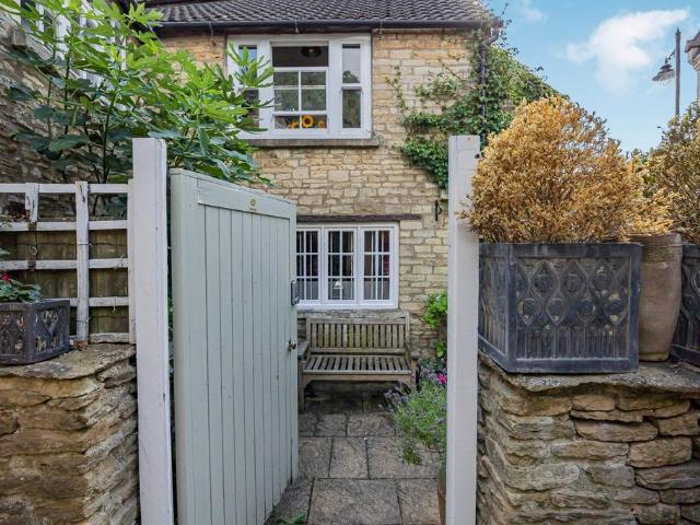 Flat for sale in Tetbury, Fossebridge