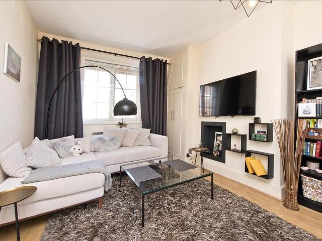 Flat for sale in West Kensington, Greater London