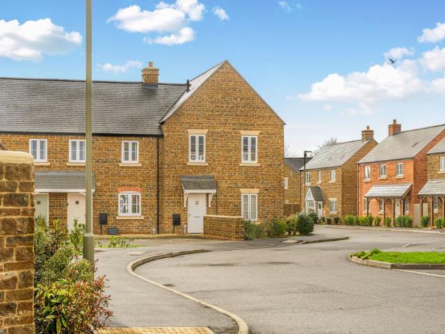 Flat for sale in Evershot, Oxfordshire