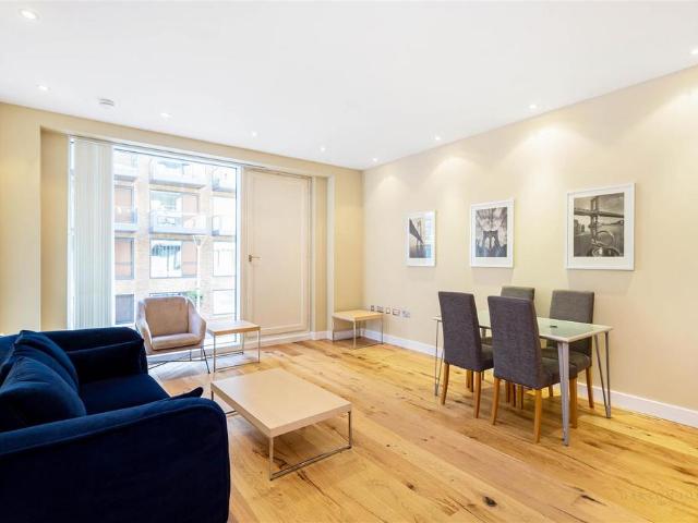 Flat for sale in Pimlico, Greater London