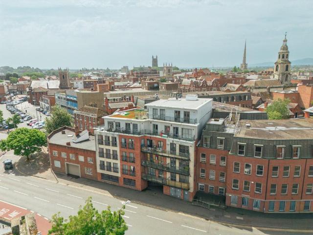 Flat for sale in Red Hill, Worcestershire