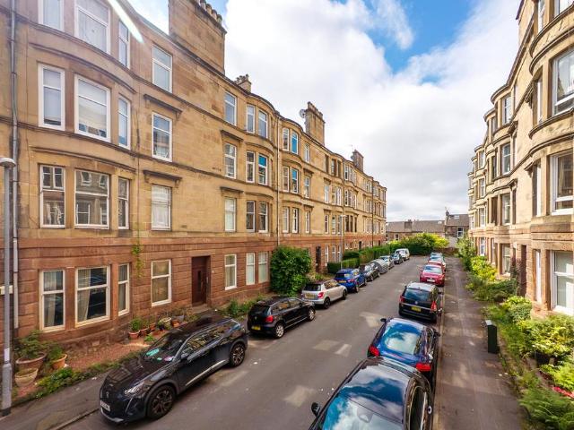 Flat for sale in Battlefield, Scotland