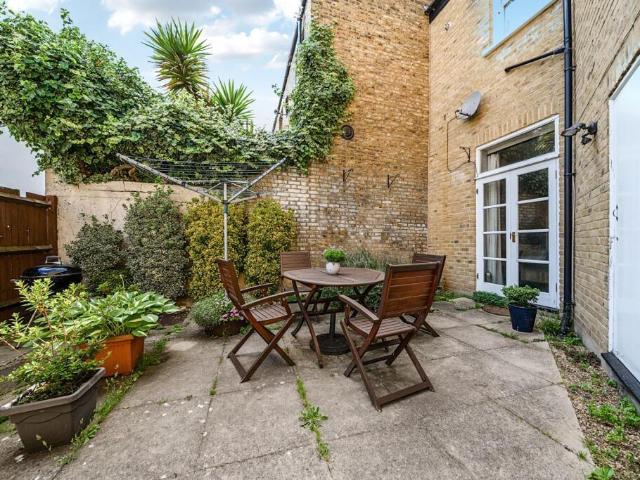 Flat for sale in London Borough of Lewisham, Brockley
