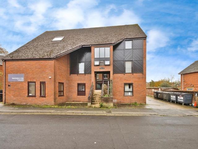 Flat for sale in Yeovil, Somerset