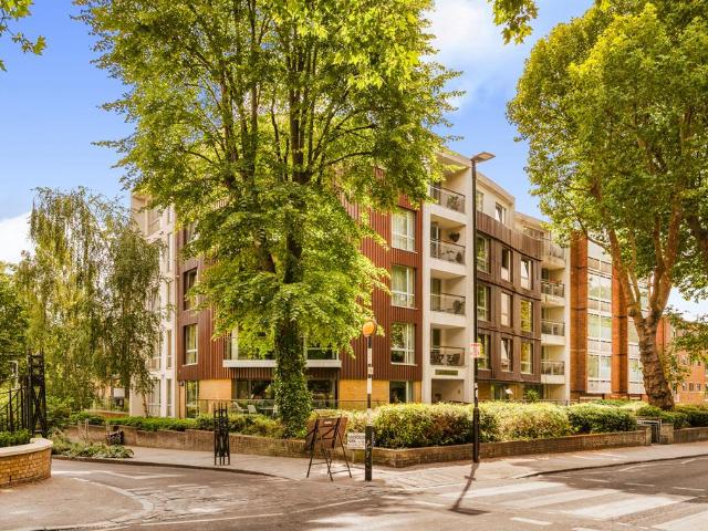 Flat for sale in Highbury, Greater London