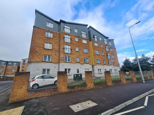 Flat for sale in Plasnewydd, Cardiff