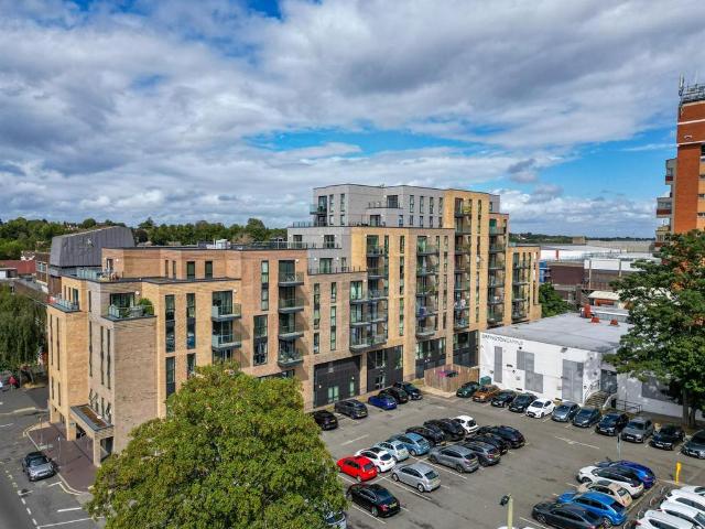 Flat for sale in Goddington, Cat Hill