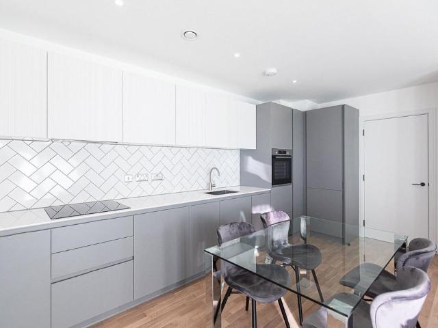 Flat for sale in London Borough of Ealing, Greater London