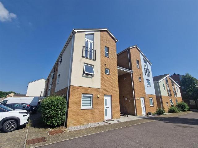 Flat for sale in Cornelly, Wales