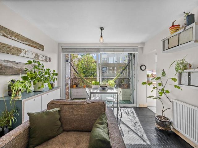 Flat for sale in Nunhead, Greater London