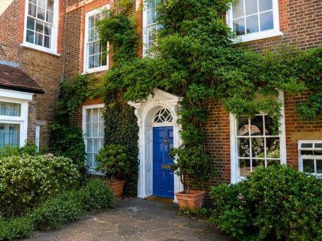 Flat for sale in Lower Halliford, Surrey