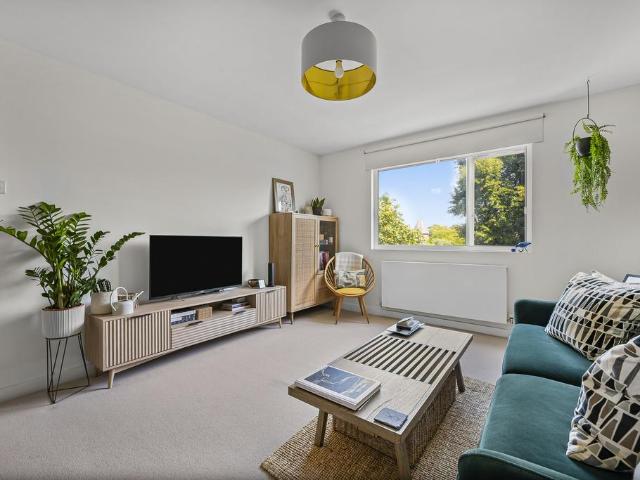 Flat for sale in Highbury, Greater London