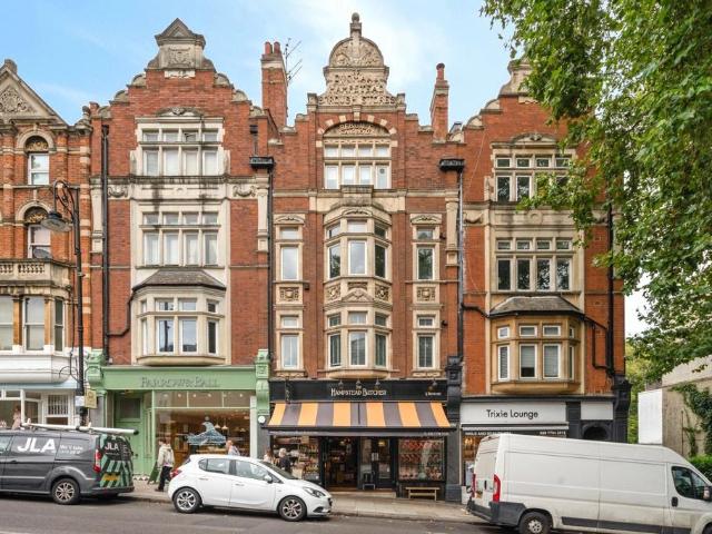 Flat for sale in Belsize Park, Greater London