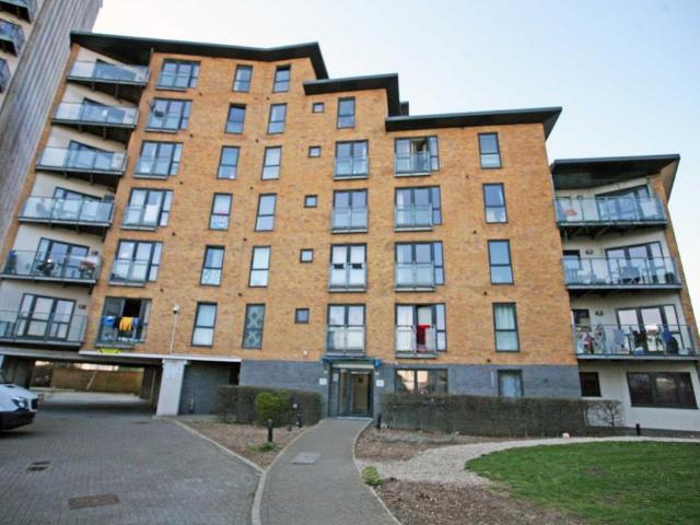 Flat for sale in Gants Hill, Greater London