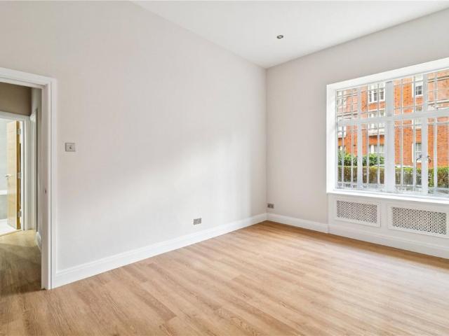 Flat for sale in Bayswater, Greater London