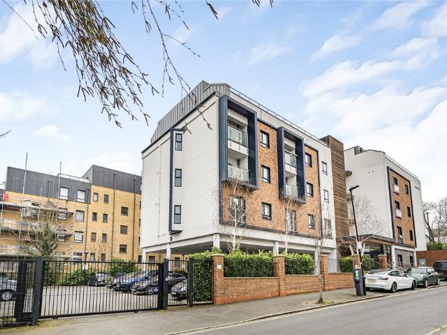 Flat for sale in London Borough of Hounslow, Spring Grove