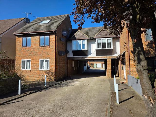 Flat for sale in Quarrendon, Aylesbury