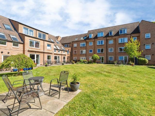 Flat for sale in Horsell, Woking