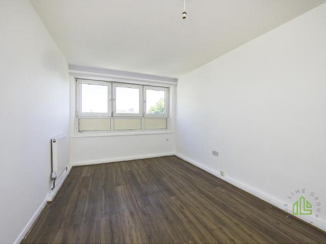 Flat for sale in Old Ford, Bow