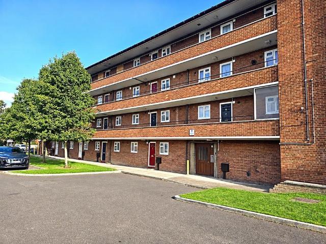 Flat for sale in Kingsditch, Cheltenham