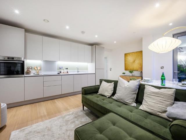 Flat for sale in London Borough of Croydon, Greater London