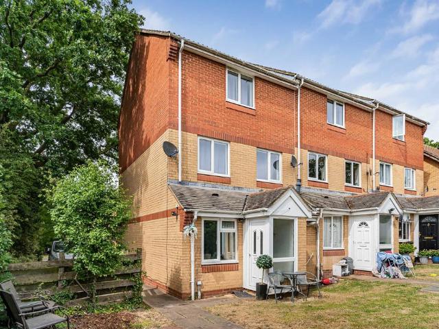 Flat for sale in London Borough of Croydon, Greater London