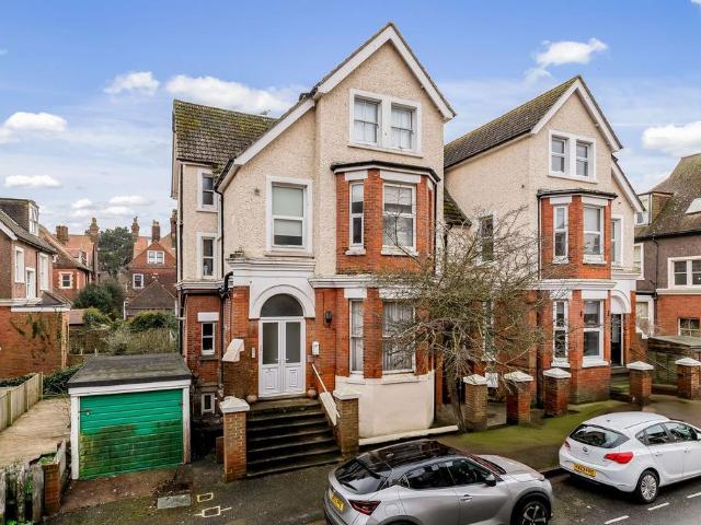 Flat for sale in Folkestone