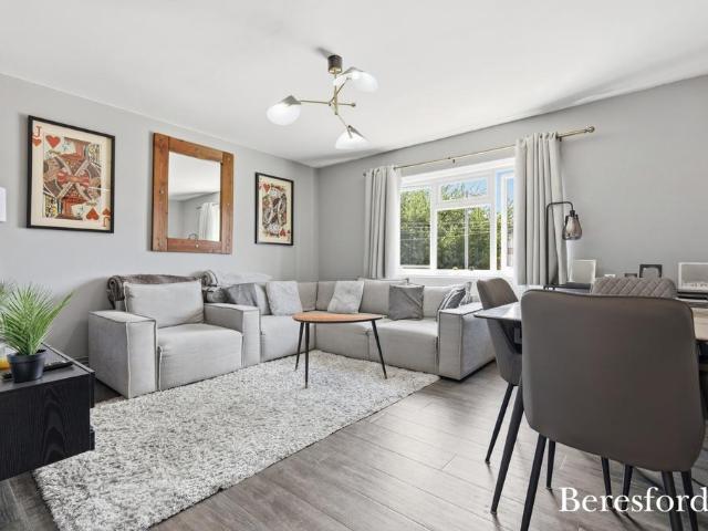 Flat for sale in South Ockendon, Essex