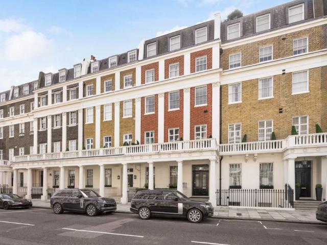 Flat for sale in Belgravia, Greater London