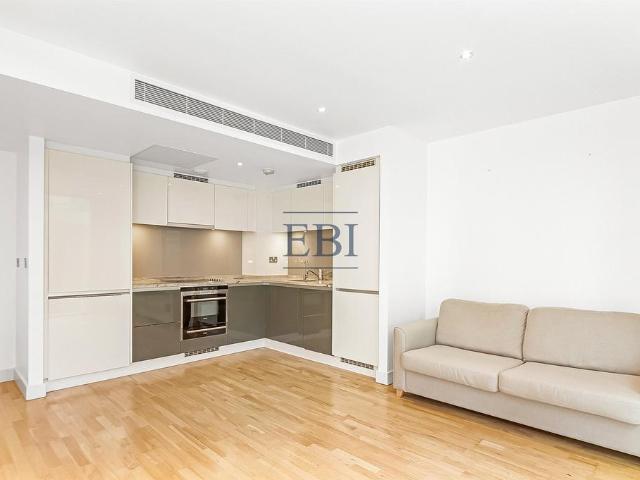 Flat for sale in Canary Wharf, Greater London