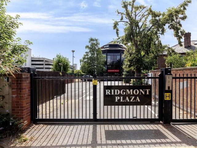 Flat for sale in St Albans, Five Acres