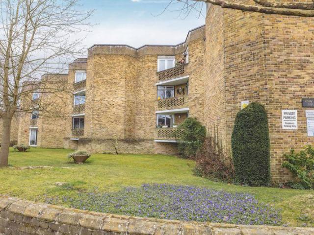 Flat for sale in Slough