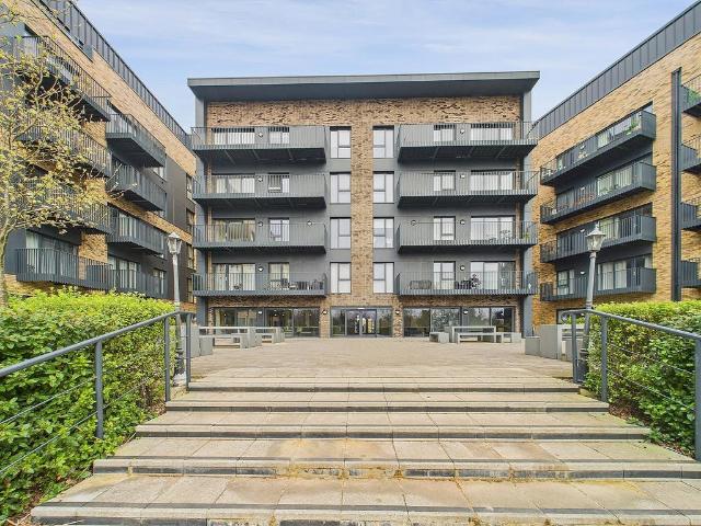 Flat for sale in Repton Manor, Bridgefield