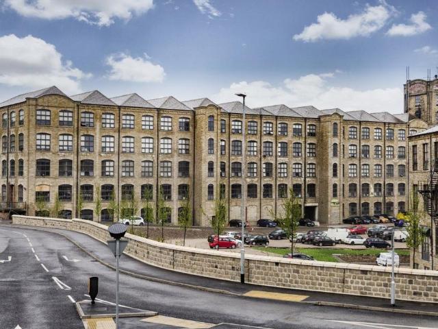 Flat for sale in Batley, West Yorkshire