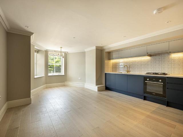 Flat for sale in London Borough of Hounslow, Greater London