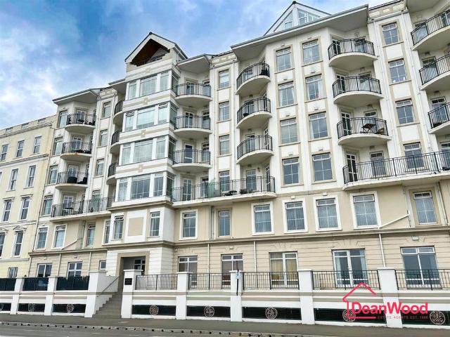 Flat for sale in Douglas, Scotland