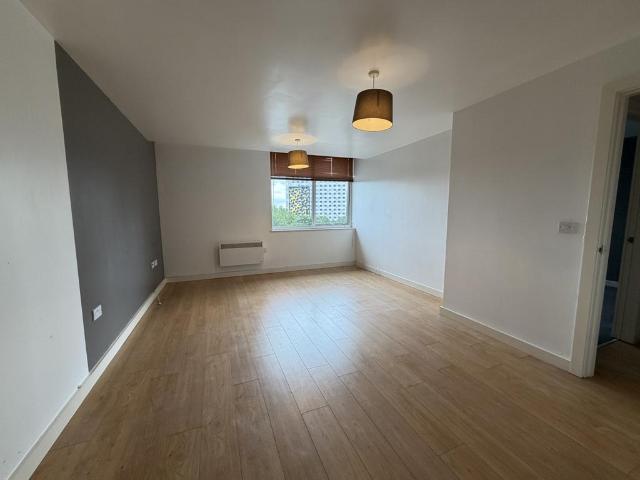 Flat for sale in Salford Quays, Salford