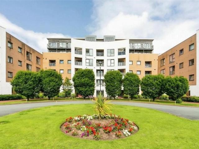 Flat for sale in Calderstones