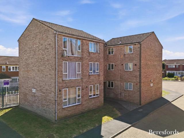 Flat for sale in Harold Hill, Greater London