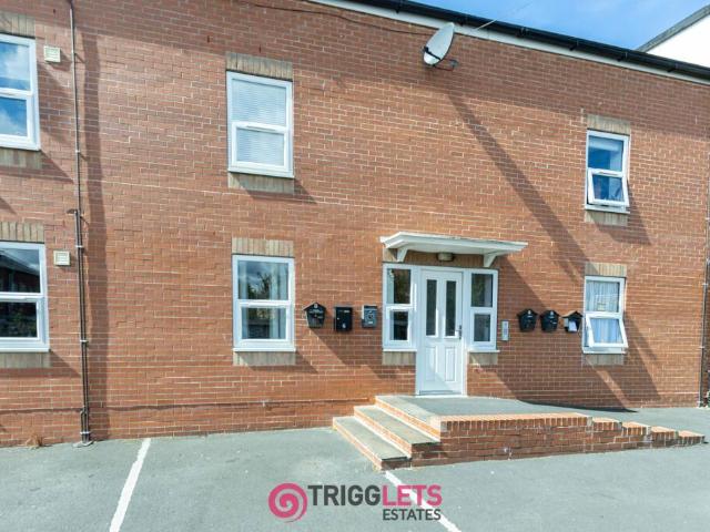 Flat for sale in Jump, South Yorkshire