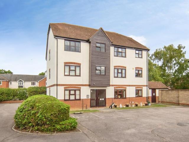 Flat for sale in Highwoods, Colchester